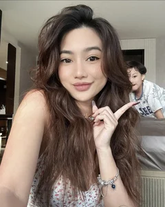 Meet Ninh Duong Lan Ngoc’s Stunning Sister: The Talented TikToker and Inspiring Single Mother - image 7