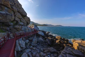 The 'Moon Rock' Landscape of Hang Rai: A Geological Wonder in Nui Chua - image 10