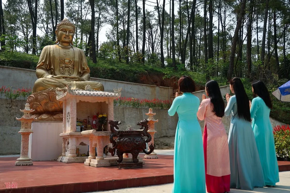 Discovering Hang Pagoda: A Hidden Spiritual Sanctuary in Hong Linh Mountain