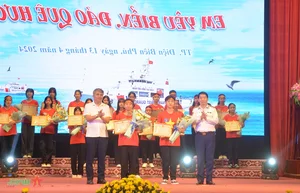 Dien Bien Hosts Vibrant 'I Love My Country's Sea and Islands' Contest - image 5