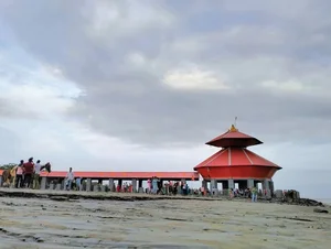 The Vanishing Temple: Discover the Ancient Coastal Wonder That Sinks and Floats Every Day - image 1