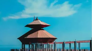 The Vanishing Temple: Discover the Ancient Coastal Wonder That Sinks and Floats Every Day - image 4