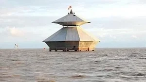 The Vanishing Temple: Discover the Ancient Coastal Wonder That Sinks and Floats Every Day - image 7
