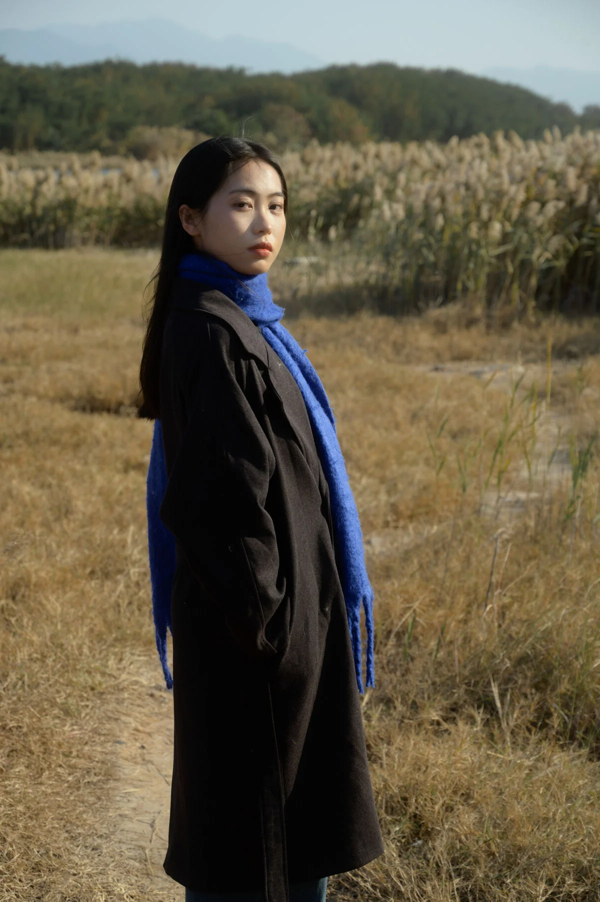 Ethereal Winter Lakeside Portrait Session with Ban Ge Yue Liang: YiTuYu Art Language Vol.9334 Aesthetic Photography Collection
