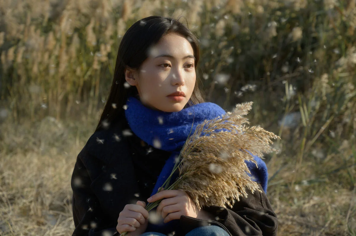 Ethereal Winter Lakeside Portrait Session with Ban Ge Yue Liang: YiTuYu Art Language Vol.9334 Aesthetic Photography Collection
