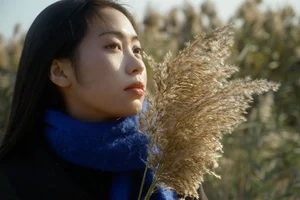 Ethereal Winter Lakeside Portrait Session with Ban Ge Yue Liang: YiTuYu Art Language Vol.9334 Aesthetic Photography Collection - image 1
