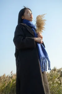 Ethereal Winter Lakeside Portrait Session with Ban Ge Yue Liang: YiTuYu Art Language Vol.9334 Aesthetic Photography Collection - image 5