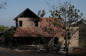 Stunning Two-Story Mud House: Sustainable and Beautiful Architecture - image 2