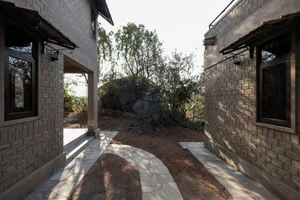 Stunning Two-Story Mud House: Sustainable and Beautiful Architecture - image 1