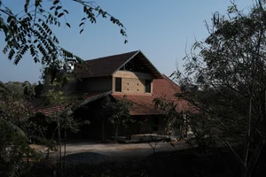 Stunning Two-Story Mud House: Sustainable and Beautiful Architecture - image 4