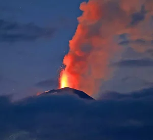 Unprecedented Volcanic Activity in Russia Following Seismic Shifts - image 1