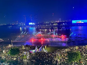 Spectacular 1,100 Drone Light Show Illuminates the Night Sky Over Ho Chi Minh City - image 7