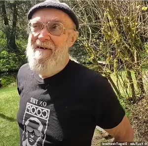 The Peaceful Solitude of an 80-Year-Old Man Living in a Remote Forest Cabin - image 8