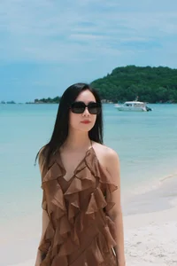 Hồng Diễm: The Art of Sophisticated Charm Without the Need for Bikini Shots - image 8