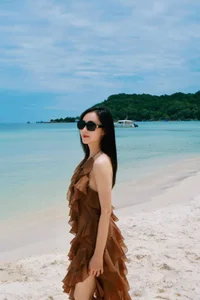 Hồng Diễm: The Art of Sophisticated Charm Without the Need for Bikini Shots - image 5