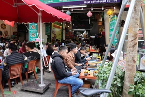 Hanoi Launches Third Pedestrian Food Street: A New Culinary Landmark for Vietnam Tourism - image 11