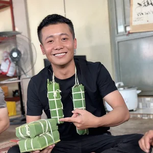 Quang Linh Vlogs Captivates Fans with Unique Fashion and Charismatic African Adventures - image 3