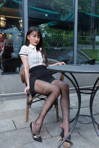 IESS Qiuqiu Lettered Black Silk Stockings Modern Fashion Set - image 13