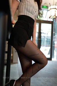 IESS Qiuqiu Lettered Black Silk Stockings Modern Fashion Set - image 7