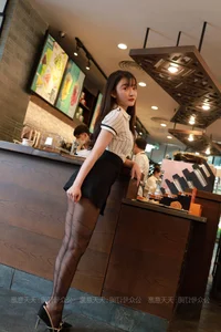 IESS Qiuqiu Lettered Black Silk Stockings Modern Fashion Set - image 6