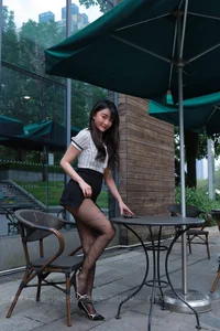 IESS Qiuqiu Lettered Black Silk Stockings Modern Fashion Set - image 17