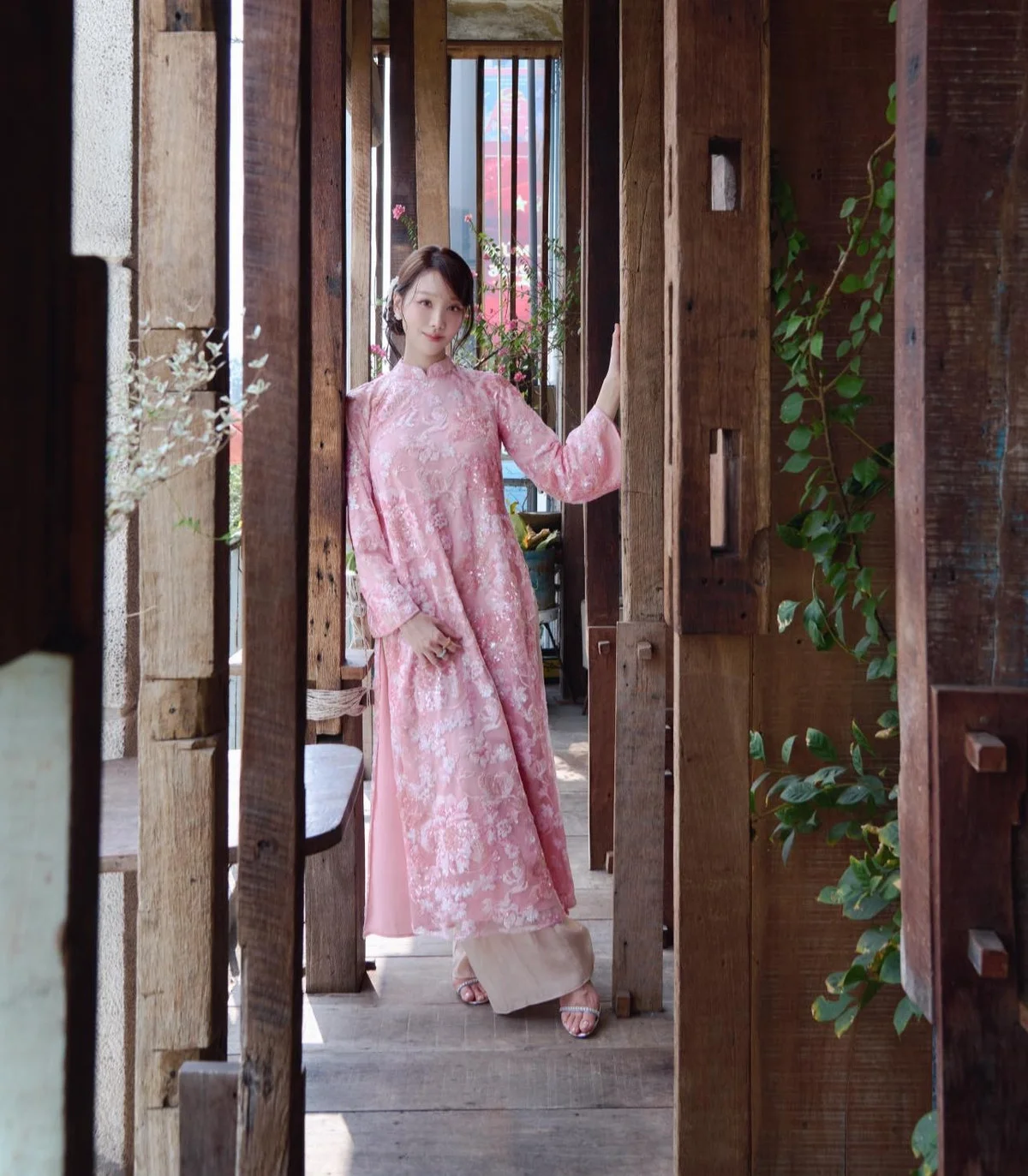 Singer Min Captivates in Traditional Ao Dai for the Lunar New Year