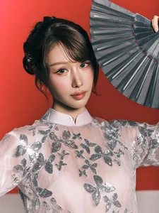 Singer Min Captivates in Traditional Ao Dai for the Lunar New Year - image 1