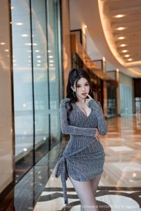Elegant Fashion Portraits of Li Li Sha in XingYan Star Face Vol.427: Chic Gray Dress and Modern Short Hair Aesthetic - image 7