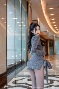 Elegant Fashion Portraits of Li Li Sha in XingYan Star Face Vol.427: Chic Gray Dress and Modern Short Hair Aesthetic - image 3