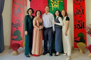 A Rare and Beautiful Celebration: Three Sisters Share a Triple Wedding Day - image 6