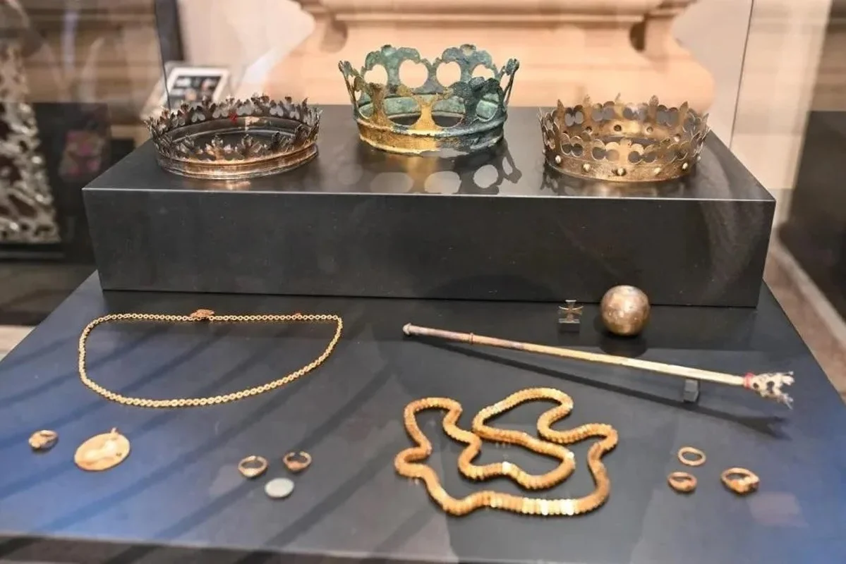 Incredible Hidden Treasures Discovered Within Ancient Architectural Wonders and Historical Sites