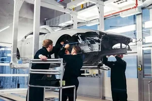 The Mystery of Spectraflair: Exploring the Unique and Iridescent Paint Finish on the Bentley Continental GT - image 6