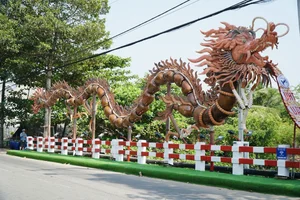 Unique Dragon Mascots Made of Pottery Jars Become Viral Check-in Spot in Binh Duong - image 0