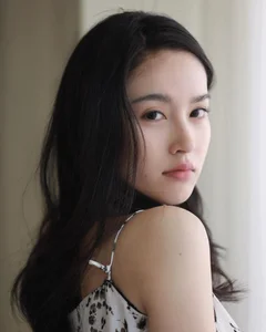 Nong Poy’s Timeless Elegance: Comparing the Iconic Thai Beauty Queen with Vietnam’s Top Visuals - image 6