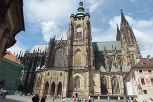 Majestic History: Exploring the World’s Largest Ancient Castle - image 45