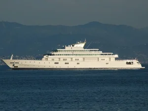 Inside the World of Billionaire Superyachts: Ultimate Luxury and Maritime Engineering - image 3
