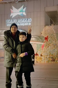 Miss Vietnam Diem Huong Celebrates a Cozy Christmas with Family in Canada - image 5