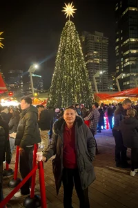 Miss Vietnam Diem Huong Celebrates a Cozy Christmas with Family in Canada - image 1