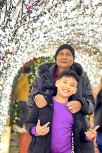 Miss Vietnam Diem Huong Celebrates a Cozy Christmas with Family in Canada - image 4