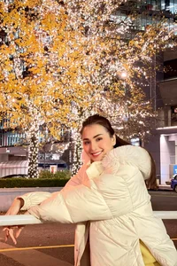 Miss Vietnam Diem Huong Celebrates a Cozy Christmas with Family in Canada - image 3