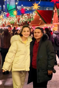 Miss Vietnam Diem Huong Celebrates a Cozy Christmas with Family in Canada - image 0