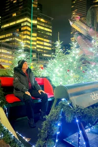 Miss Vietnam Diem Huong Celebrates a Cozy Christmas with Family in Canada - image 7