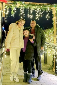 Miss Vietnam Diem Huong Celebrates a Cozy Christmas with Family in Canada - image 2