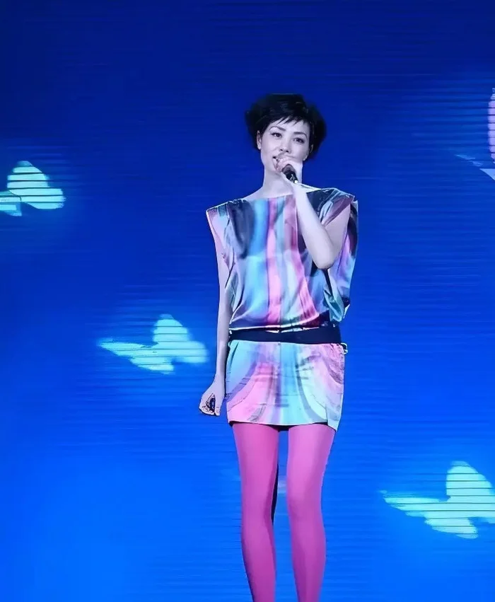 Timeless Style Inspiration: The Ethereal Beauty and Elegant Fashion of C-Pop Legend Faye Wong (Vương Phi)