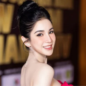 Ageless Beauty Secrets: The Stunning Mother of Two Dubbed a Real-Life Barbie - image 3