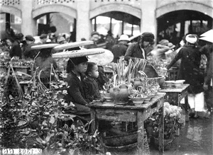 Nostalgic Photos of Traditional Tet Holiday Markets in Ancient Vietnam - image 9