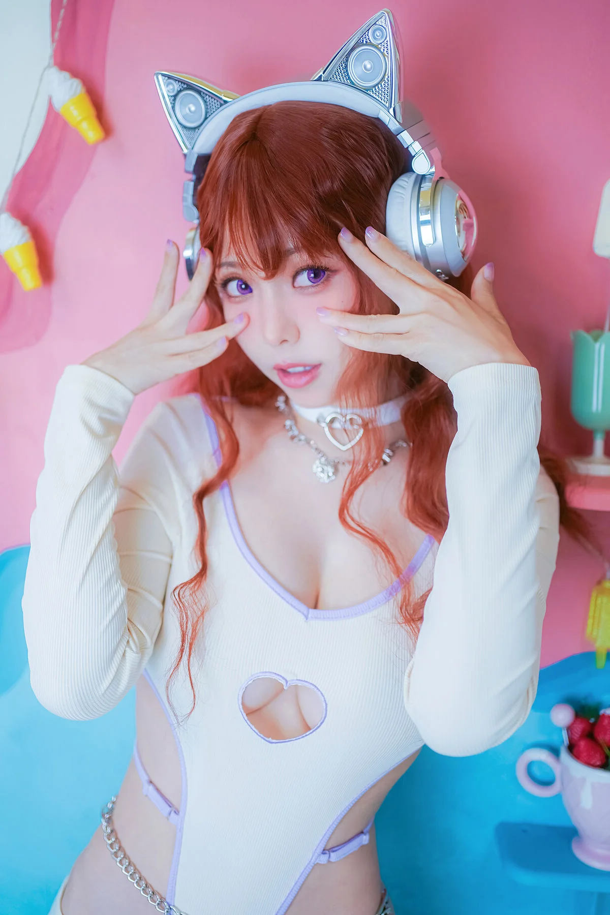 Y2K Cyber Cat Vibes: A Futuristic Fashion Journey with Coser Ely_eee