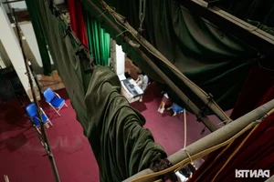 Cai Luong Theater in Decay: Peeling Walls and Lack of Tet Bonuses for Artists - image 1