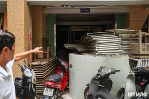 Cai Luong Theater in Decay: Peeling Walls and Lack of Tet Bonuses for Artists - image 11