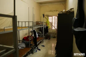 Cai Luong Theater in Decay: Peeling Walls and Lack of Tet Bonuses for Artists - image 5